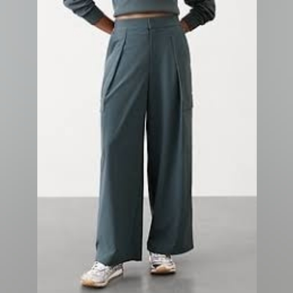 Athleta Pinnacle High Rise Cargo Trouser - Picture 2 of 6